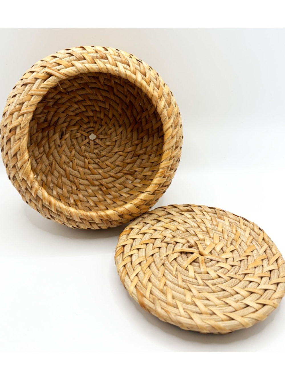 Rattan Fryken box with lid